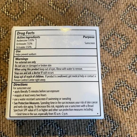 Bobbi Brown Hydrating SPF 15 Lip Balm, NWT, discontinued and difficult to find - Picture 6 of 7